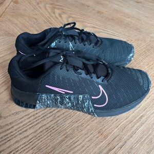 Nike Men's Metcon 9 Black and Pink Athletic Shoes